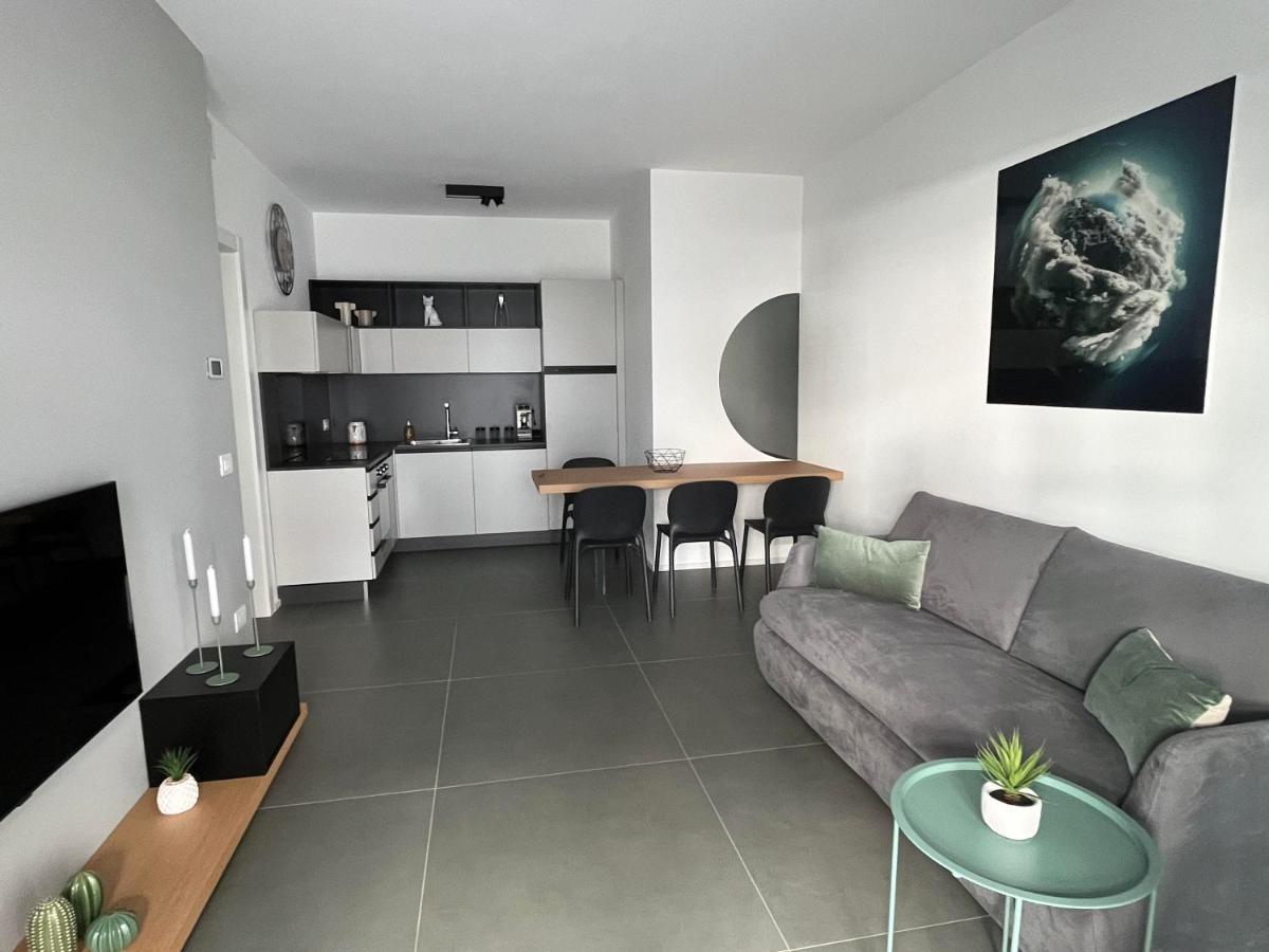 Seacity Vibes Apartments โมโนโปลี ภายนอก รูปภาพ